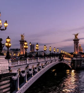 Pont des Invalides : immobilier à Paris 2023