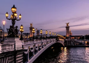 Pont des Invalides : immobilier à Paris 2023
