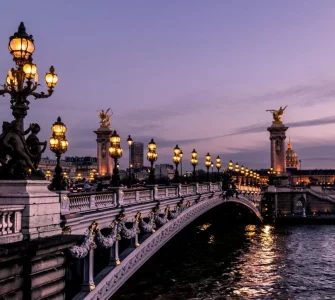 Pont des Invalides : immobilier à Paris 2023