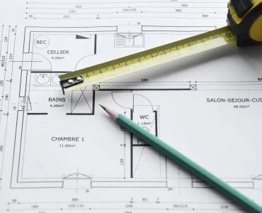 Un plan 2D avec un mètre ruban et crayon en dessus