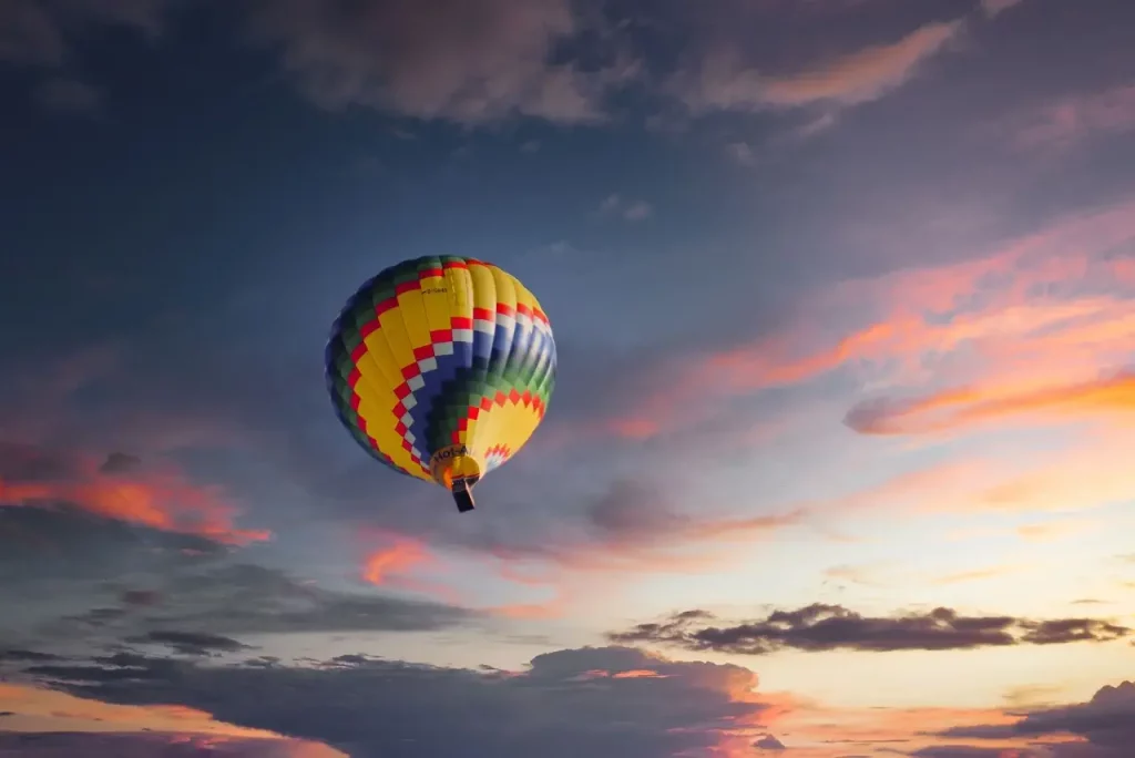 Une montgolfière qui s'échappe