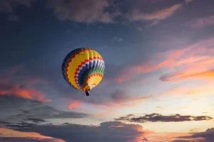 Une montgolfière qui s'échappe