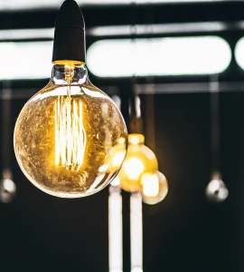 Des ampoules allumées