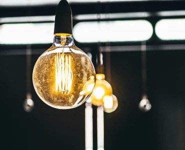 Des ampoules allumées