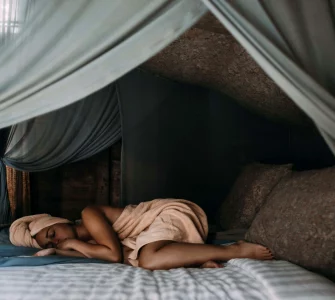 Une femme en train de dormir