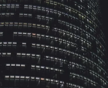 Un siège de banque la nuit