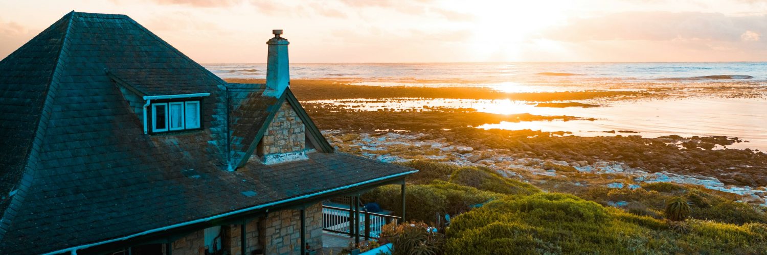 Une villa au bord de la mer