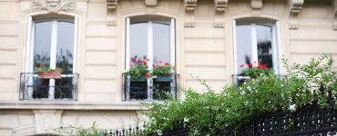 Une façade d'un immeuble haussmannien
