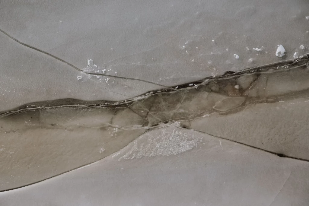 Une fissure dans un mur : comment supprimer un pont thermique