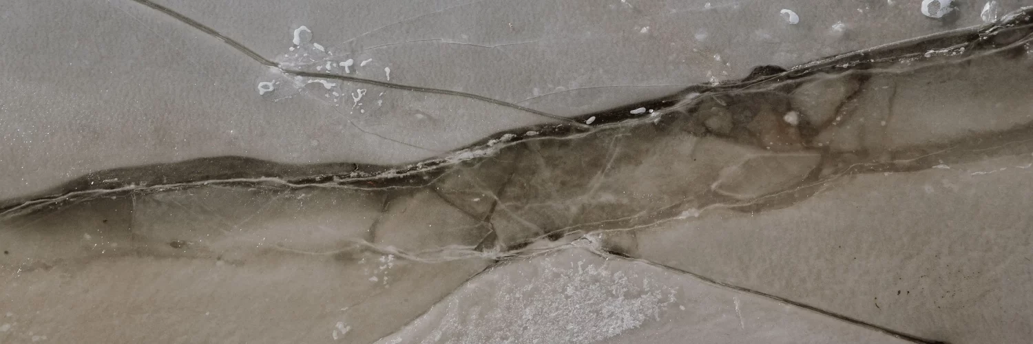 Une fissure dans un mur : comment supprimer un pont thermique
