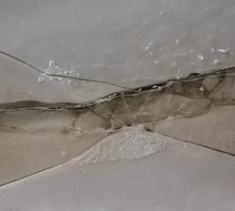 Une fissure dans un mur : comment supprimer un pont thermique