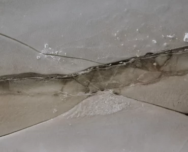 Une fissure dans un mur : comment supprimer un pont thermique