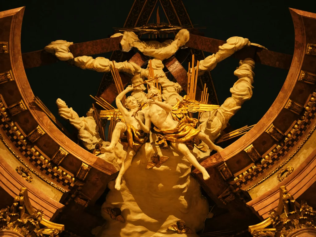 Un plafond orné de sculptures de chérubins