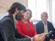 Un conseiller en gestion de patrimoine immobilier en réunion avec un couple